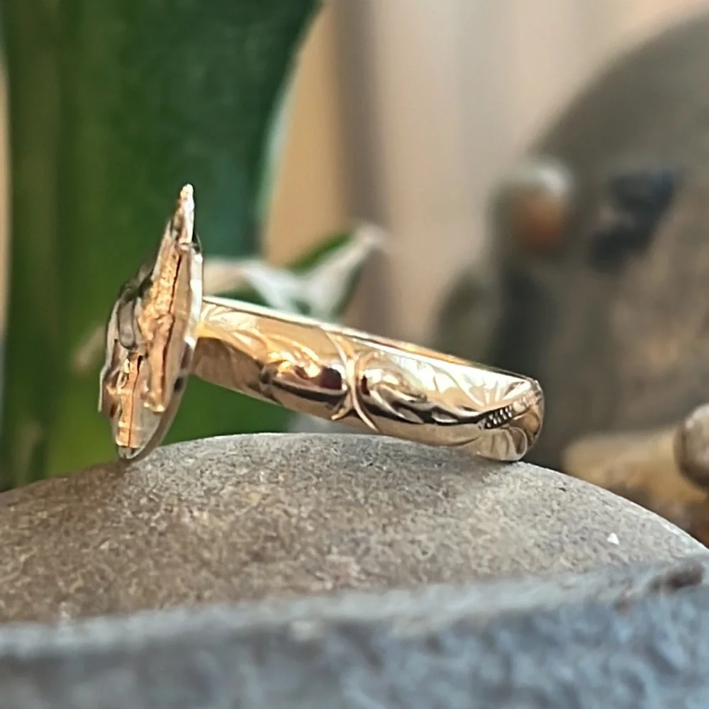 14k gold ring with horse and crosshatch background - Picture 8 of 17